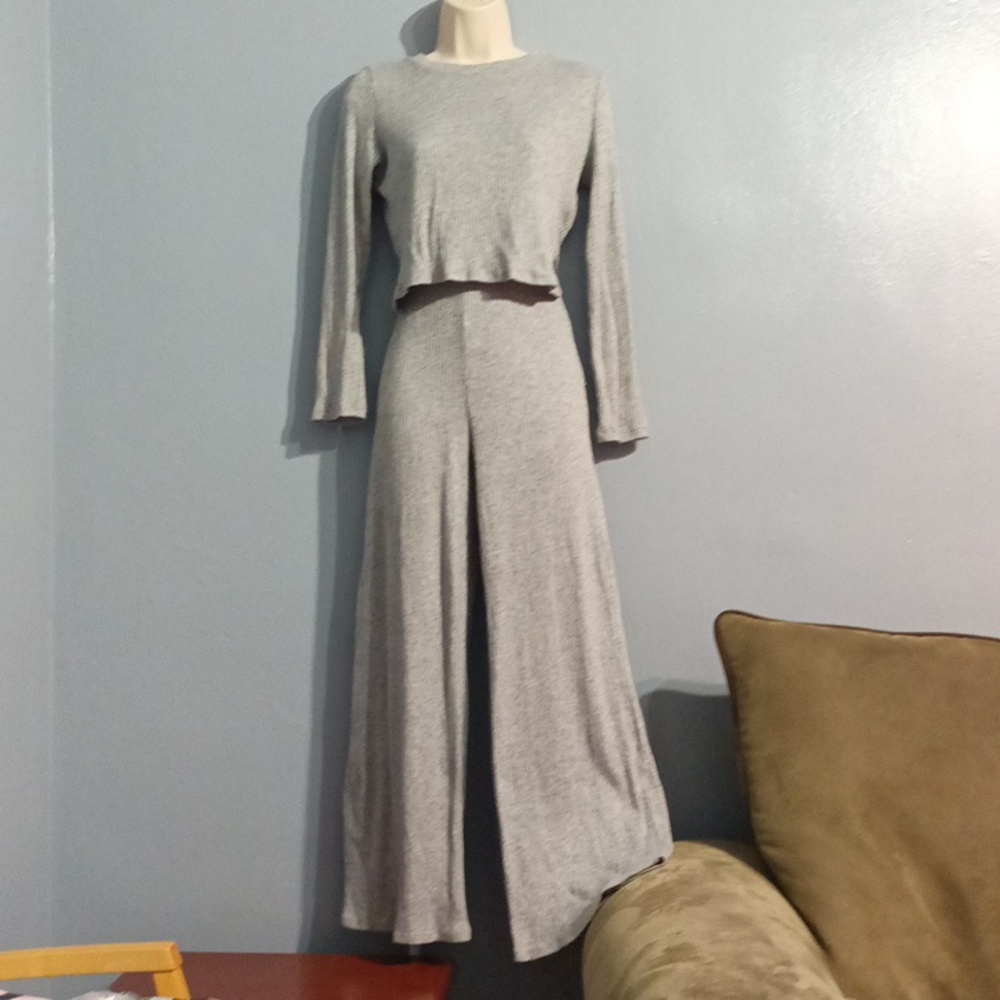 Iris women's ribbed gray wide leg pant set has a crop top size large & pants med